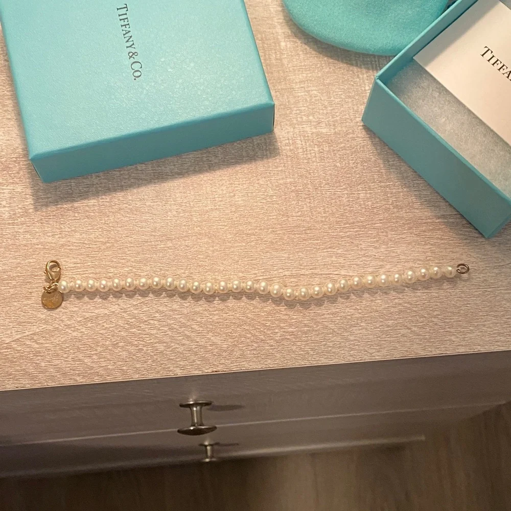 Tiffany & Co. White Pearl Bracelet with Gold Charm - Picture 2 of 3